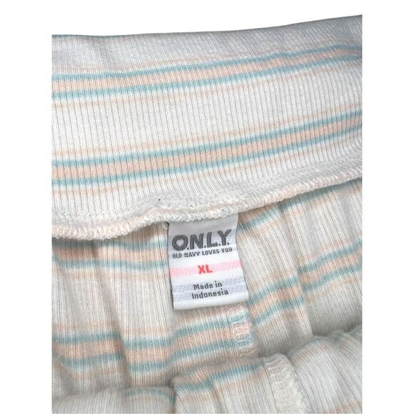 Old Navy Women’s XL Pajama Set Tank & Fold Over Shorts Striped - Picture 3 of 9